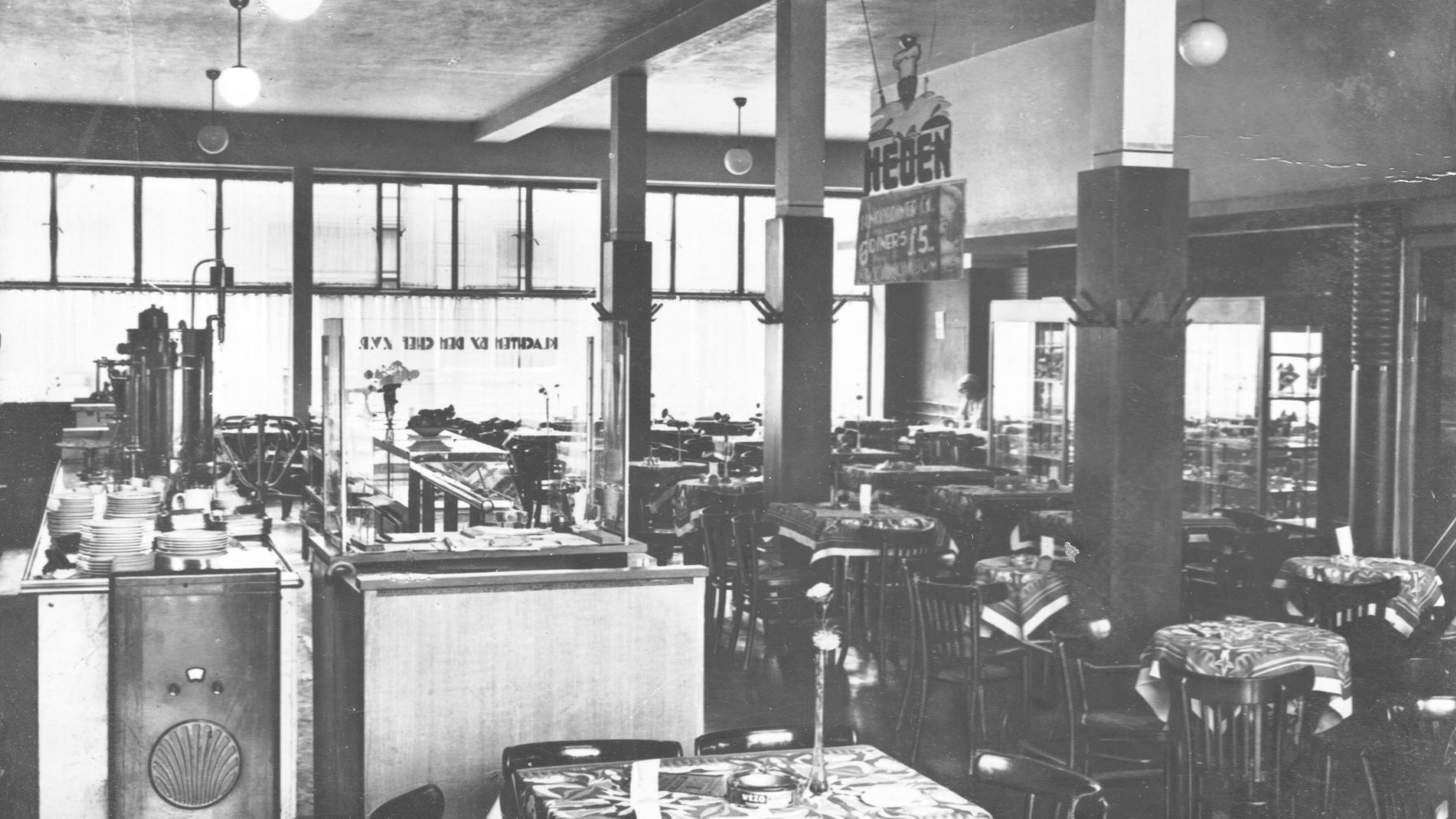 HEMA Lunchroom in Enschede, foto uit 1954
